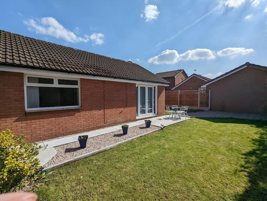 The Kilsyth,Detached Bungalow วอร์ริงตัน ภายนอก รูปภาพ