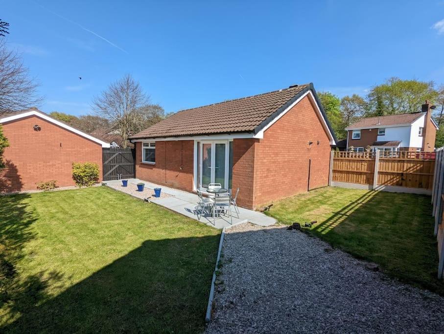 The Kilsyth,Detached Bungalow วอร์ริงตัน ภายนอก รูปภาพ